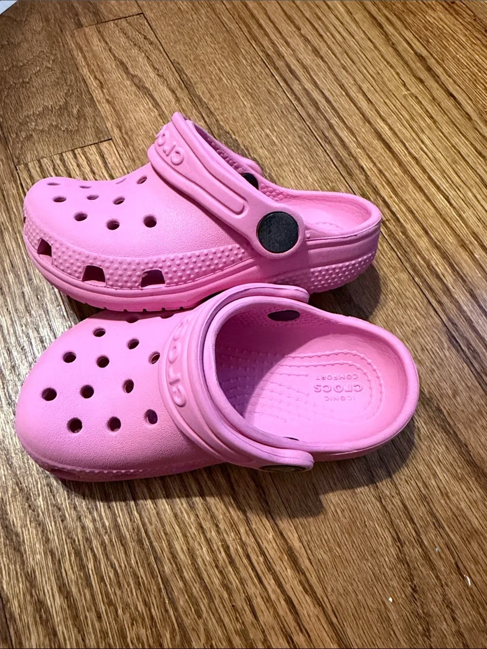 CROCS heel holes